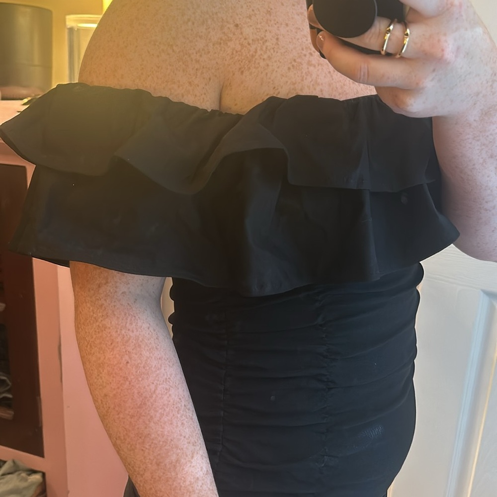 Black Of the Shoulder Ruched Ruffle Dress - Picture 7 of 9